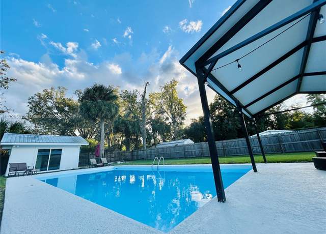 Property at 6140 NE 18th Ave, Ocala, FL 34479, 3 beds, 3 baths