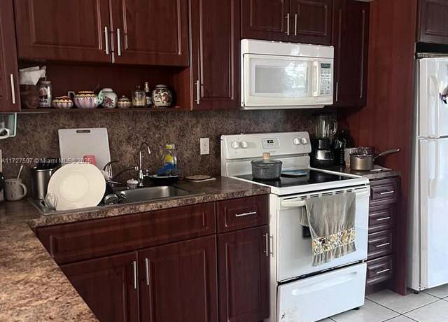 Property at 4828 Orleans Ct Unit B, West Palm Beach, FL 33415, 3 beds, 2 baths