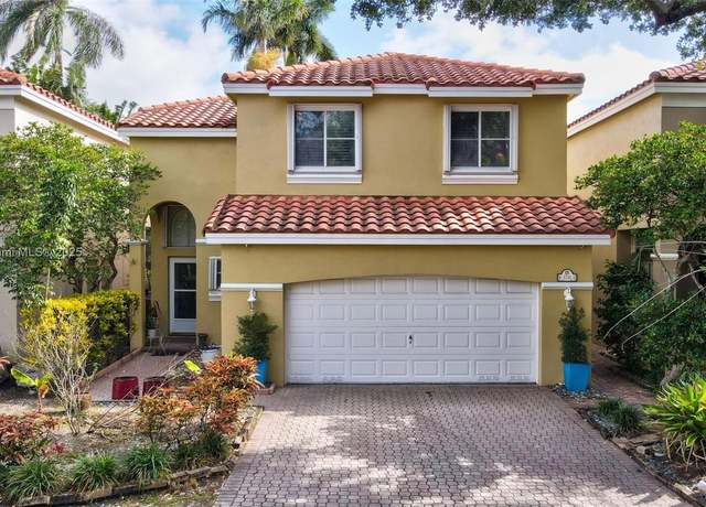Property at 1741 E Trafalgar Cir, Hollywood, FL 33020, 3 beds, 2 baths
