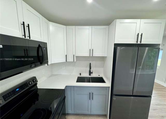 Property at 2631 SW 13th Ave, Fort Lauderdale, FL 33315, 9 beds, 6 baths