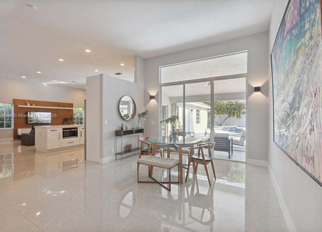 Property at 803 Heritage Dr, Weston, FL 33326, 5 beds, 2.5 baths