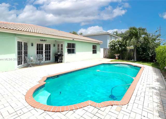 Property at 24621 SW 112th Ct, Homestead, FL 33032, 4 beds, 3 baths
