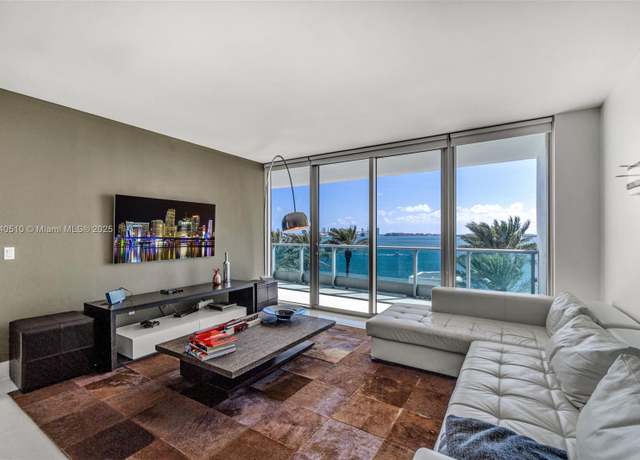 Property at 1331 Brickell Bay Dr #1007, Miami, FL 33131, 1 bed, 1.5 baths