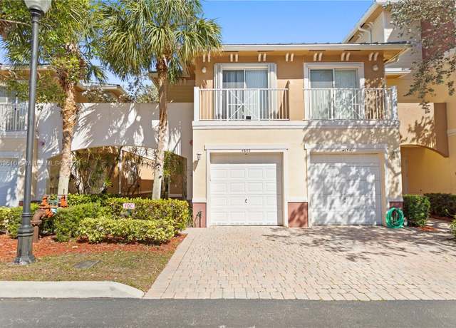 Property at 4650 SW 75th Way, Davie, FL 33314, 2 beds, 2.5 baths