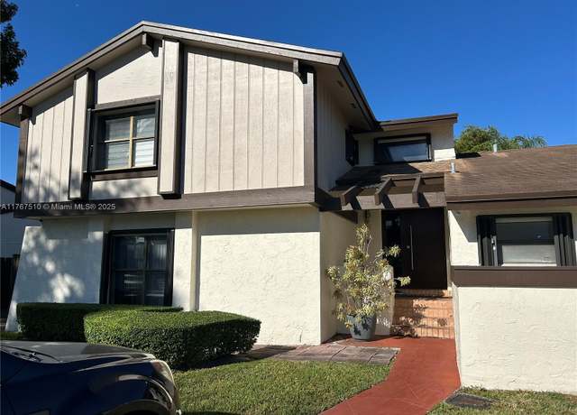 Property at 7012 SW 127th Pl, Miami, FL 33183, 3 beds, 3 baths