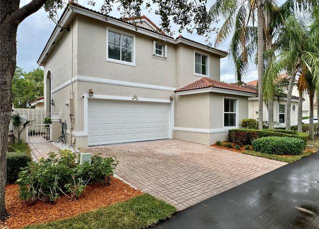 Property at 1470 Sweetbay Way, Hollywood, FL 33019, 4 beds, 2.5 baths