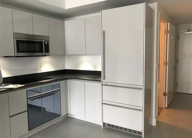 Property at 1010 Brickell Ave #2110, Miami, FL 33131, 1 bath