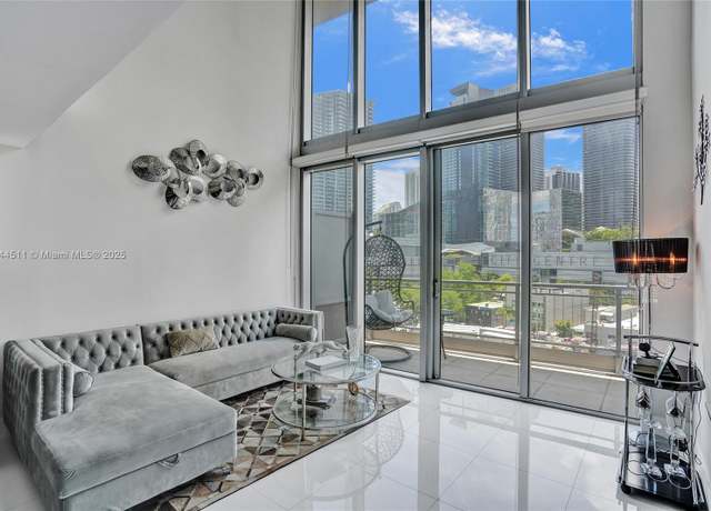 Property at 92 SW 3rd St #905, Miami, FL 33130, 3 beds, 3 baths