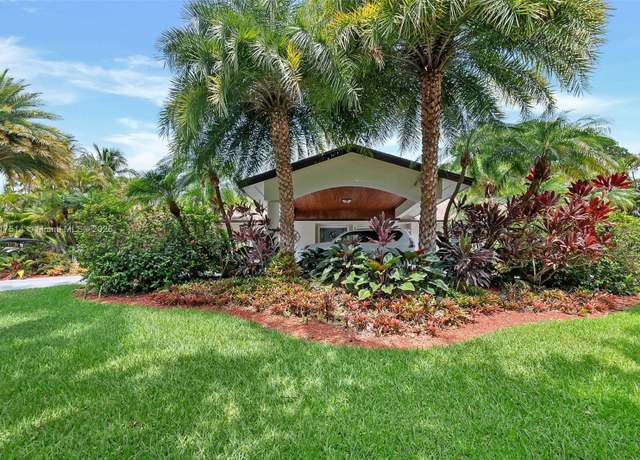 Property at 18120 SW 88th Ct, Palmetto Bay, FL 33157, 4 beds, 2.5 baths