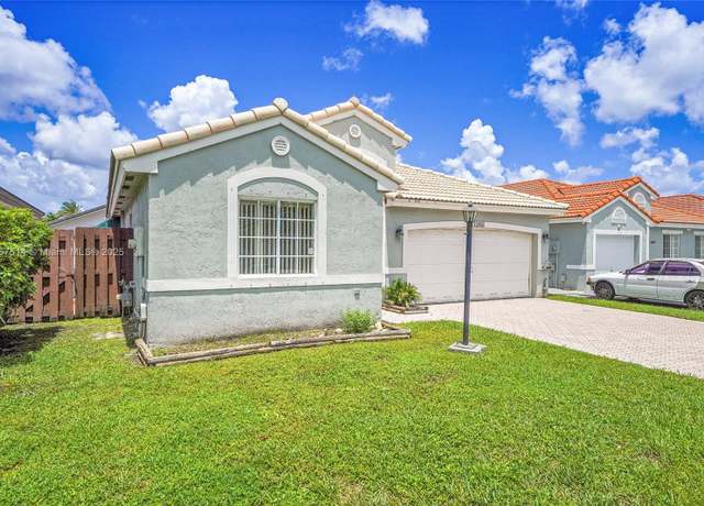 Property at 15985 SW 82nd St, Miami, FL 33193, 3 beds, 2 baths