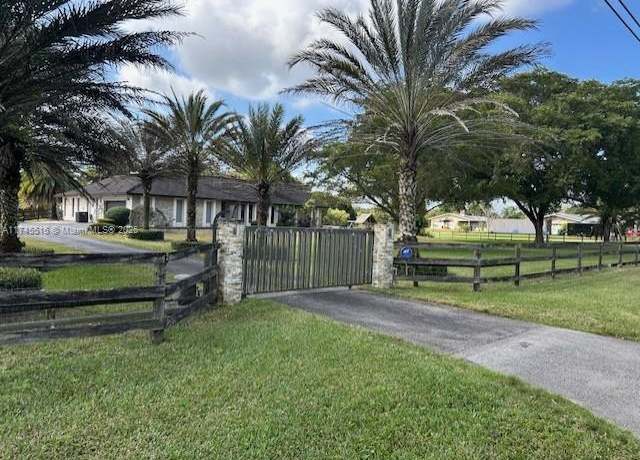 Property at 17500 SW 68th Ct, Southwest Ranches, FL 33331, 3 beds, 2 baths