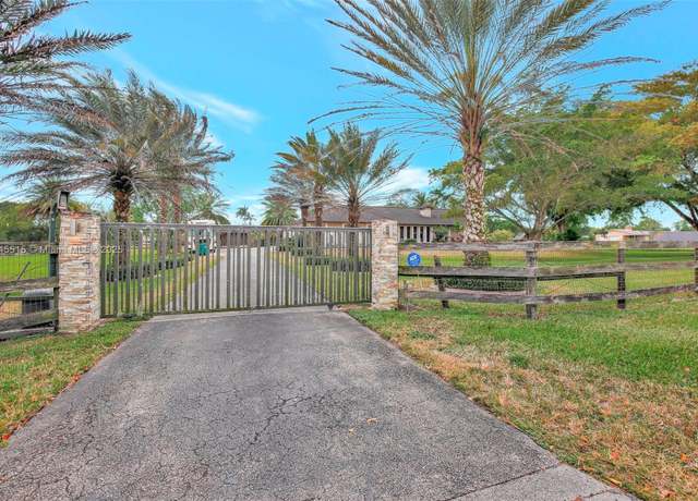 Property at 17500 SW 68th Ct, Southwest Ranches, FL 33331, 3 beds, 2 baths