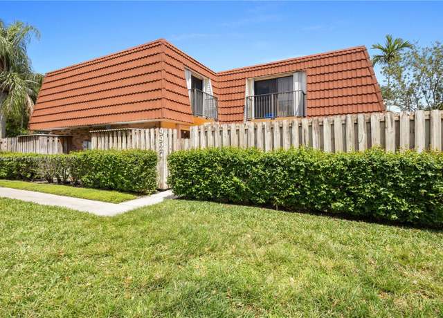 Property at 9927 NW 6th Ct, Plantation, FL 33324, 2 beds, 2.5 baths