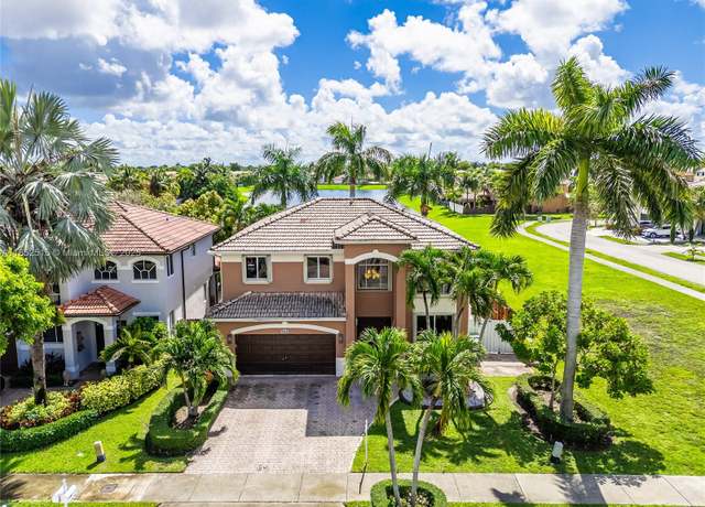 Property at 6913 SW 163rd Pl, Miami, FL 33193, 5 beds, 3 baths