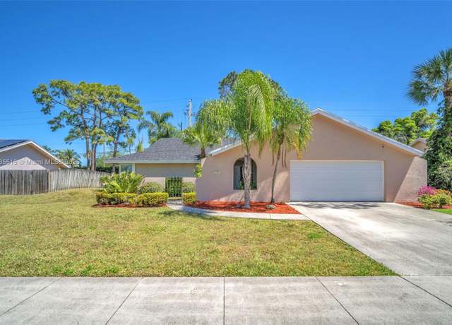 Property at 230 S Parkwood Dr S, Royal Palm Beach, FL 33411, 3 beds, 2 baths