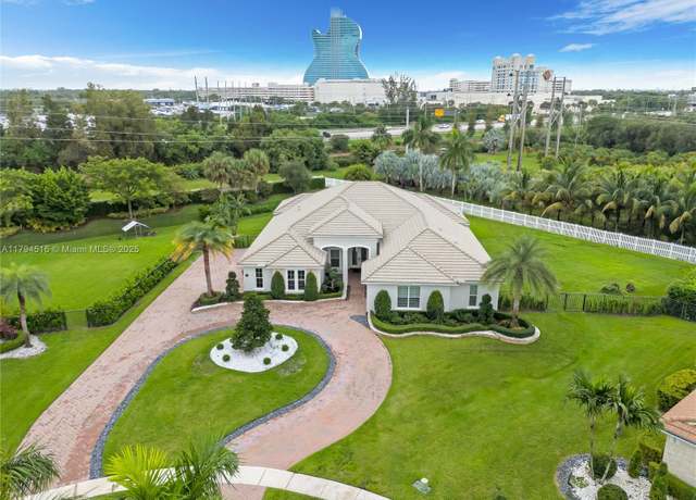 Property at 5202 S Sterling Ranch Cir, Davie, FL 33314, 4 beds, 3.5 baths