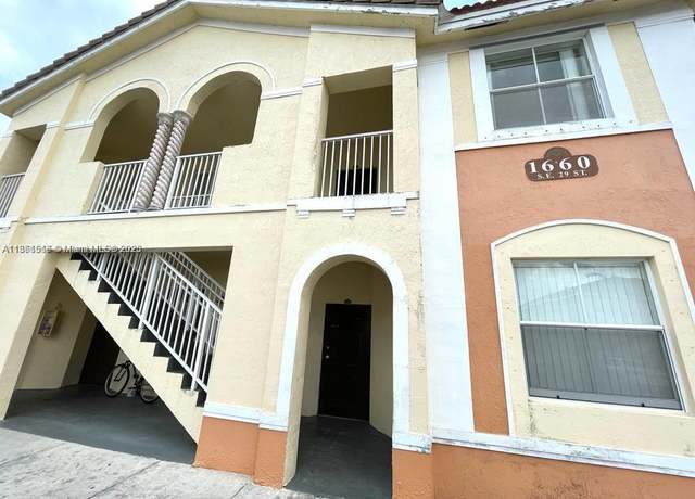 Property at 1660 SE 29th St #200, Homestead, FL 33035, 3 beds, 2 baths