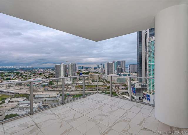 Property at 851 NE 1st Ave #2600, Miami, FL 33132, 1 bed, 2 baths