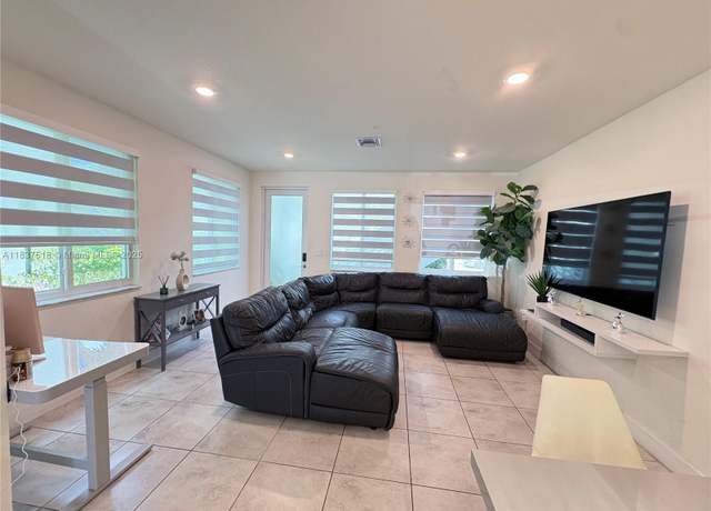 Property at 6421 NW 102nd Path #104, Doral, FL 33178, 3 beds, 2.5 baths
