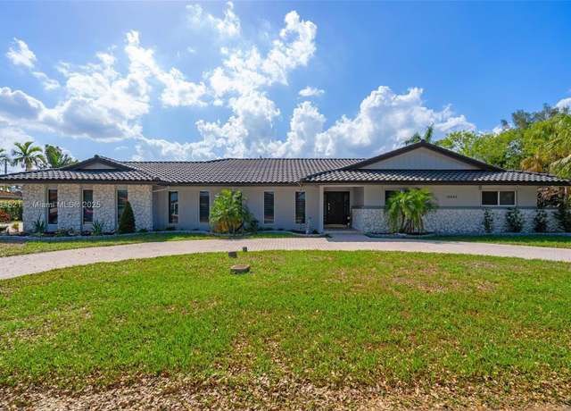 Property at 19640 W Saint Andrews Dr, Hialeah, FL 33015, 5 beds, 3 baths
