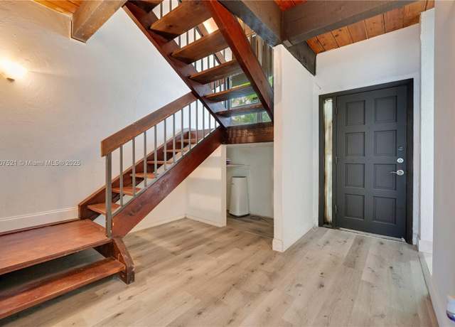 Property at 19412 NE 26th Ave Unit 143B, Miami, FL 33180, 3 beds, 2.5 baths