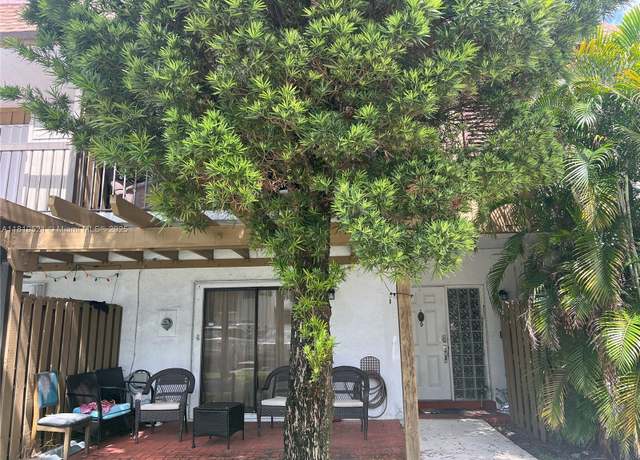 Property at 6885 NW 169th St Unit 66D, Hialeah, FL 33015, 3 beds, 2.5 baths