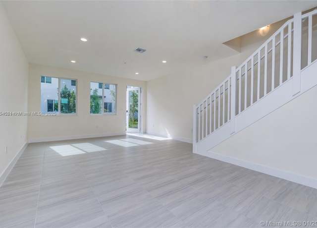 Property at 10226 NW 64th Ter #105, Doral, FL 33178, 3 beds, 2.5 baths