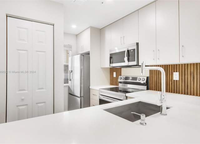Property at 7991 NW 8th St Unit 112B, Miami, FL 33126, 2 beds, 2.5 baths