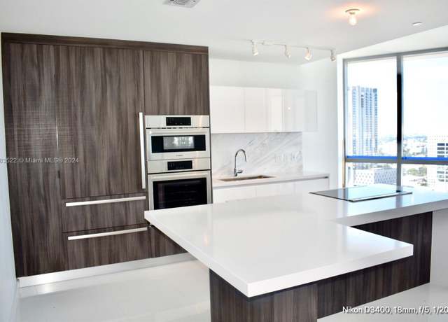 Property at 851 NE 1st Ave #2510, Miami, FL 33132, 1 bed, 2 baths