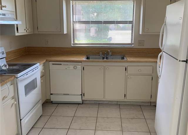 Property at 1314 White Pine Dr Unit 8-B, Wellington, FL 33414, 3 beds, 2 baths