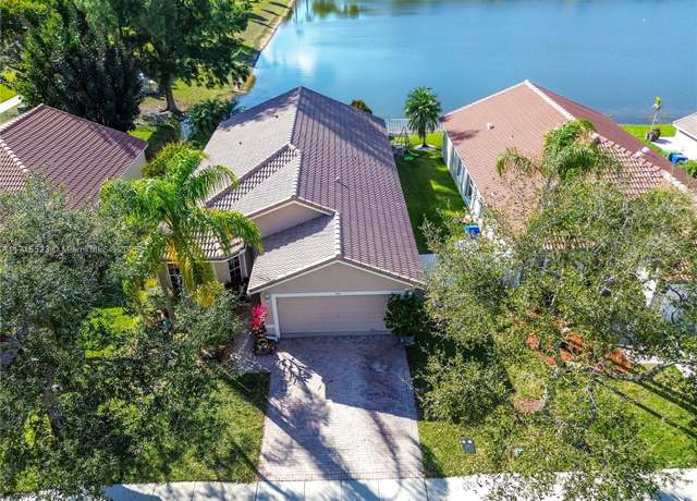 Property at 844 SW 121st Ave, Pembroke Pines, FL 33025, 3 beds, 2 baths