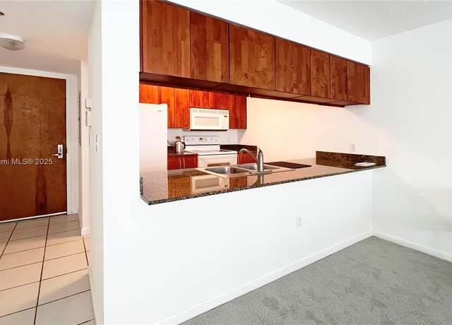 Property at 1200 Brickell Bay Dr #2814, Miami, FL 33131, 1 bed, 1 bath