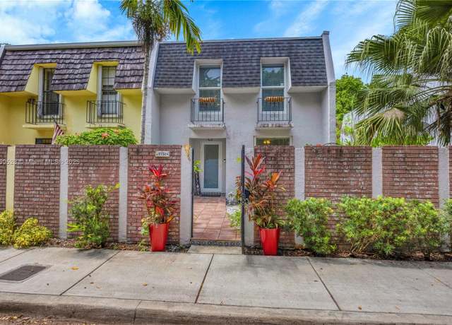 Property at 9751 SW 92nd Ter, Miami, FL 33176, 3 beds, 2.5 baths