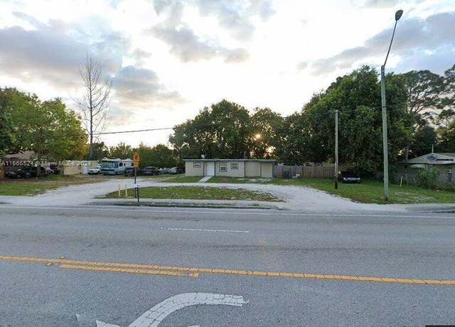 Property at 2322 S Haverhill Rd, West Palm Beach, FL 33415, 3 beds, 2 baths