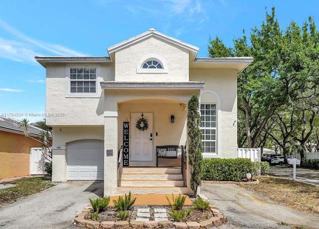 Property at 9900 NW 2nd Ct, Plantation, FL 33324, 3 beds, 2.5 baths