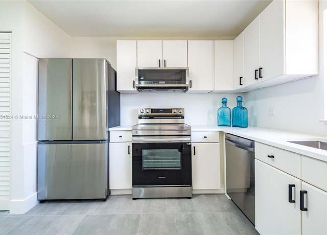 Property at 604 Laconia Cir Unit B, Lake Worth, FL 33467, 2 beds, 2 baths