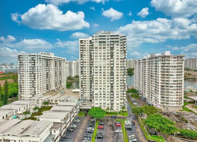 Property at 2750 NE 183rd St #1107, Aventura, FL 33160, 1 bed, 1.5 baths