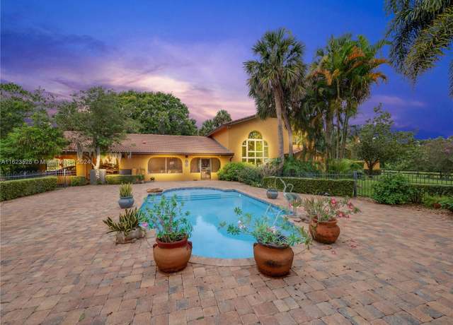 Property at 2110 NE 39th Blvd, Okeechobee, FL 34972, 5 beds, 3 baths