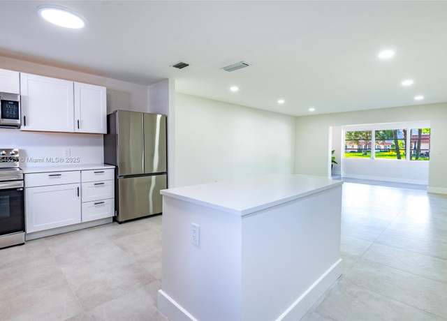 Property at 846 Salem Ln, Lake Worth, FL 33467, 1 bed, 1.5 baths