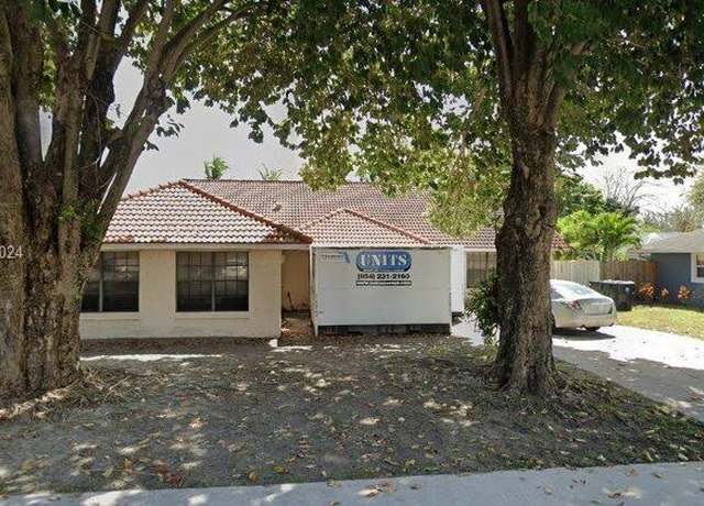 Property at 1709 N 22nd Ave N, Lake Worth, FL 33460, 3 beds, 2.5 baths