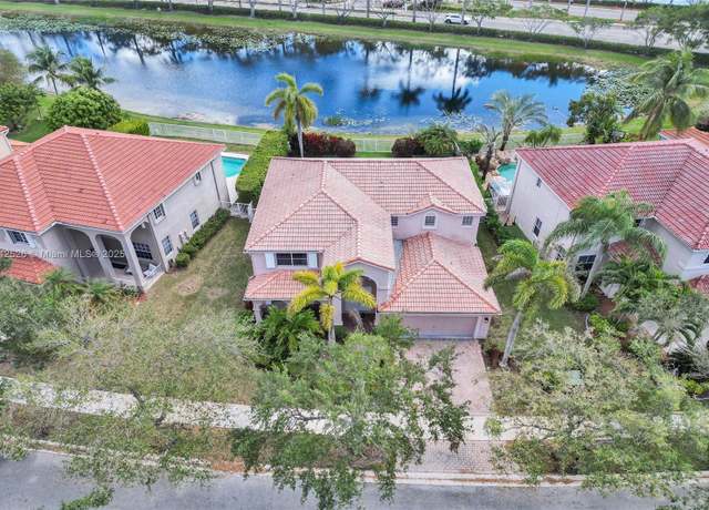 Property at 3892 Falcon Ridge Cir, Weston, FL 33331, 5 beds, 4 baths