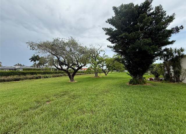 Property at 13821 SW 42nd Ter, Miami, FL 33175, 3 beds, 2 baths