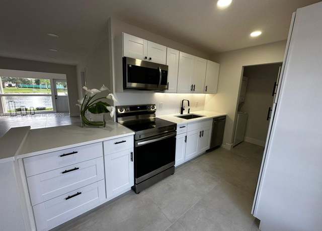 Property at 316 Cape Cod Cir Unit B, Lake Worth, FL 33467, 1 bed, 1.5 baths