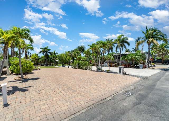 Property at 624 Barracuda Bnd, Fort Myers, FL 33931