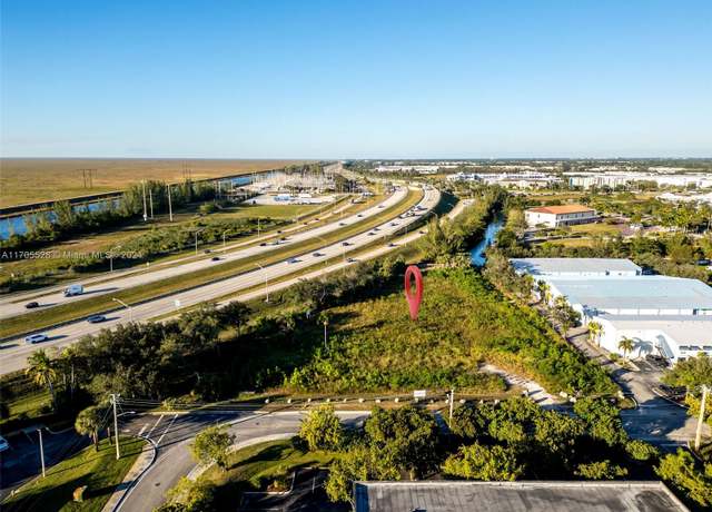 Property at 10900 NW 52nd St, Sunrise, FL 33351