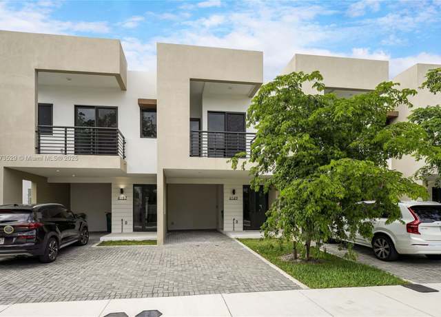 Property at 4149 Oak Pl, Dania Beach, FL 33314, 3 beds, 2.5 baths
