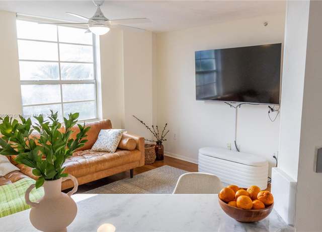 Property at 520 SE 5th Ave #3302, Fort Lauderdale, FL 33301, 3 beds, 2 baths