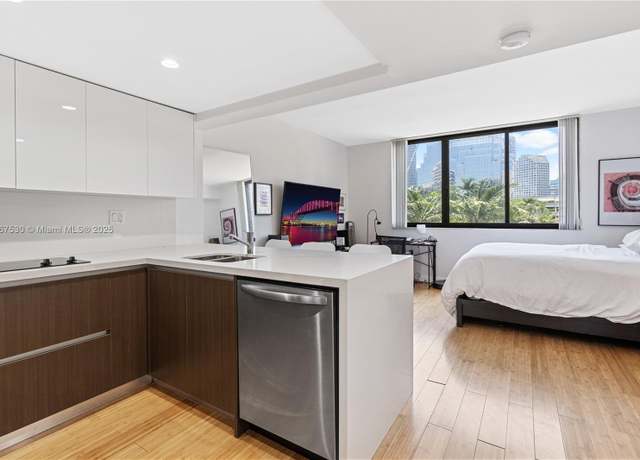 Property at 540 Brickell Key Dr #407, Miami, FL 33131, 1 bath