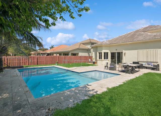 Property at 2016 SE 19th St, Homestead, FL 33035, 4 beds, 2.5 baths
