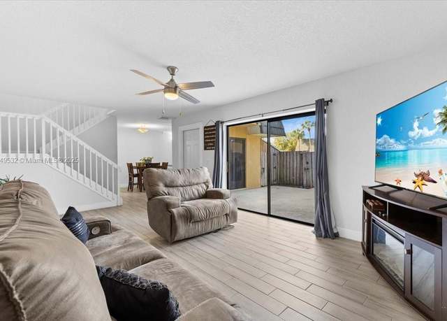 Property at 4517 45th Way, West Palm Beach, FL 33407, 2 beds, 2.5 baths